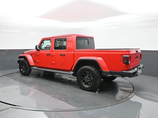 Firecracker Red Clearcoat 2025 Jeep Gladiator Sport