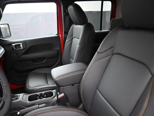 Firecracker Red Clearcoat 2025 Jeep Gladiator Sport