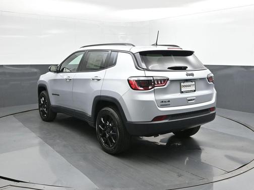 Silver Zynith 2026 Jeep Compass Latitude