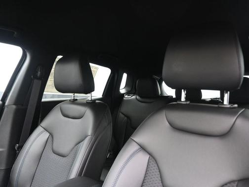 Diamond Black 2026 Jeep Compass Latitude
