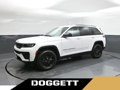 Bright White Clearcoat 2026 Jeep Grand Cherokee Laredo