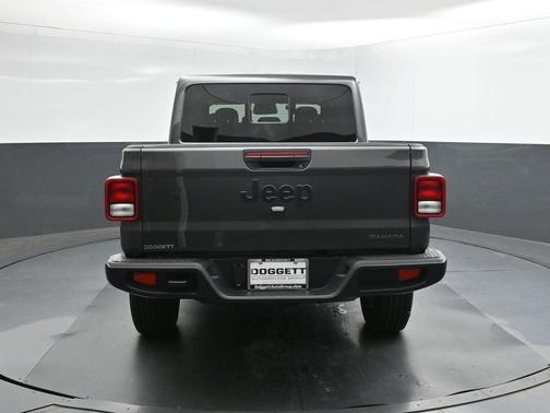 Granite Crystal Clearcoat Metallic 2026 Jeep Gladiator Sport