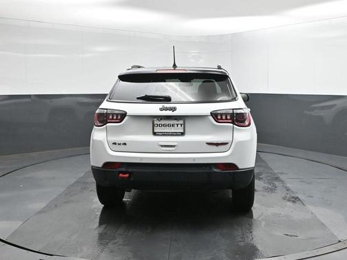 Bright White Clearcoat 2024 Jeep Compass Trailhawk