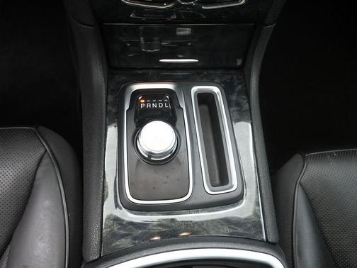 2023 Chrysler 300 Touring L