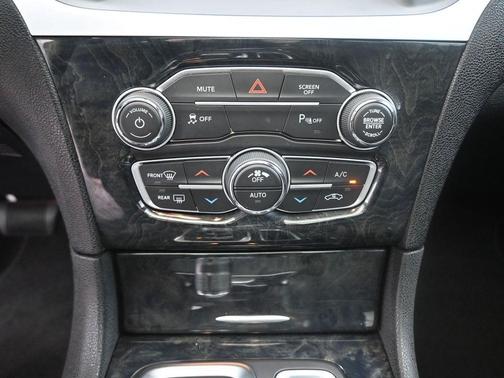 2023 Chrysler 300 Touring L