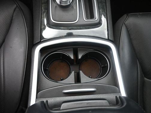 2023 Chrysler 300 Touring L