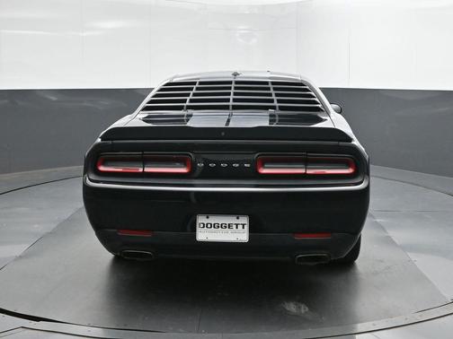 Pitch Black Clearcoat 2017 Dodge Challenger SXT