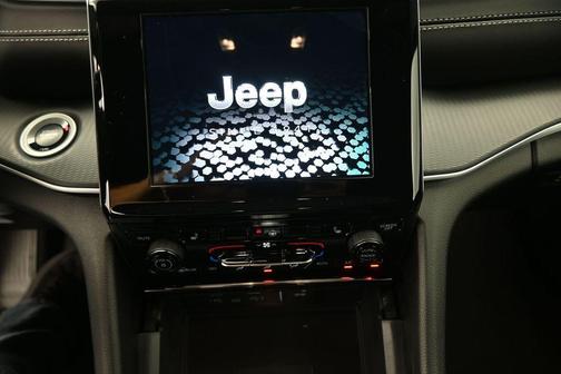 Metallic 2026 Jeep Grand Cherokee L Laredo