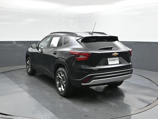 Mosaic Black Metallic 2024 Chevrolet Trax LT