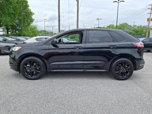 Agate Black Metallic 2022 Ford Edge SE