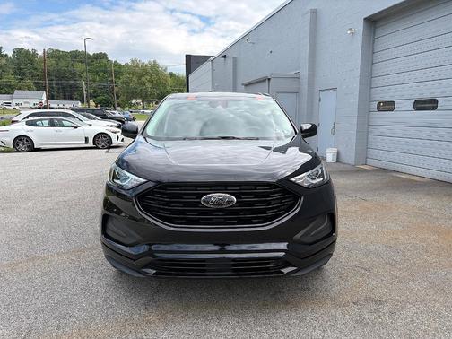 Black Metallic 2022 Ford Edge SE