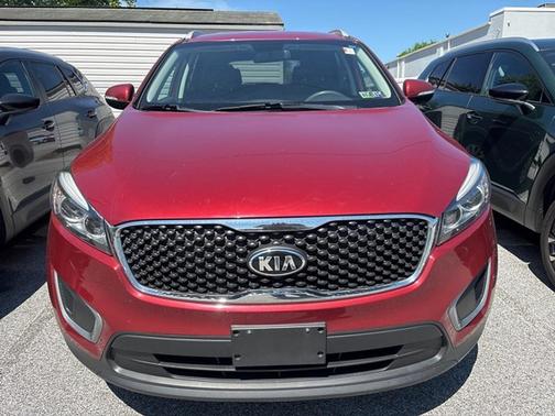 Red 2017 Kia Sorento LX