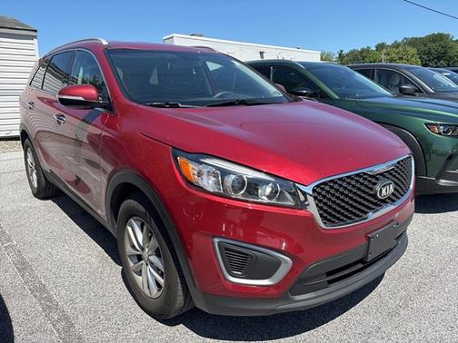 Red 2017 Kia Sorento LX