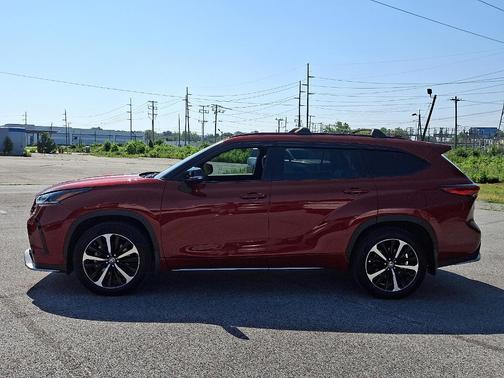 2022 Toyota Highlander XSE