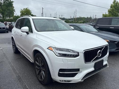 Crystal White Pearl 2017 Volvo XC90 T6 Momentum