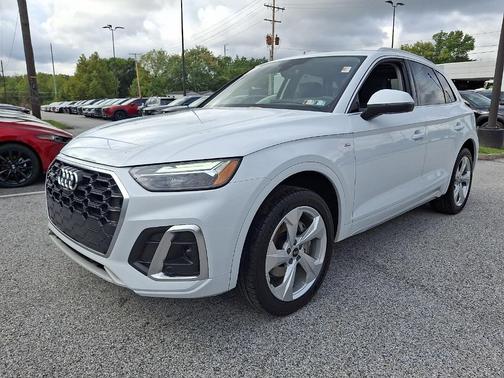 Glacier White Metallic 2022 Audi Q5 45 S line quattro Premium