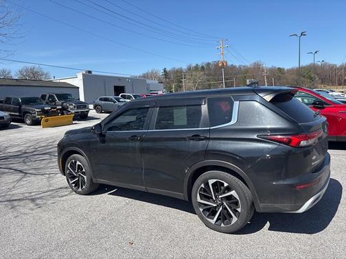 Black Diamond 2022 Mitsubishi Outlander SE