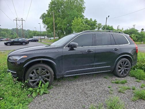 2018 Volvo XC90 T6 Momentum