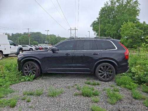 2018 Volvo XC90 T6 Momentum