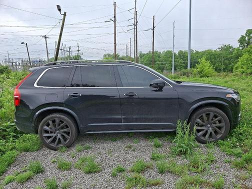 2018 Volvo XC90 T6 Momentum