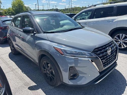 Boulder Gray Pearl 2023 Nissan Kicks SR