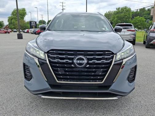 Boulder Gray Pearl 2023 Nissan Kicks SR