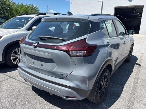 Boulder Gray Pearl 2023 Nissan Kicks SR
