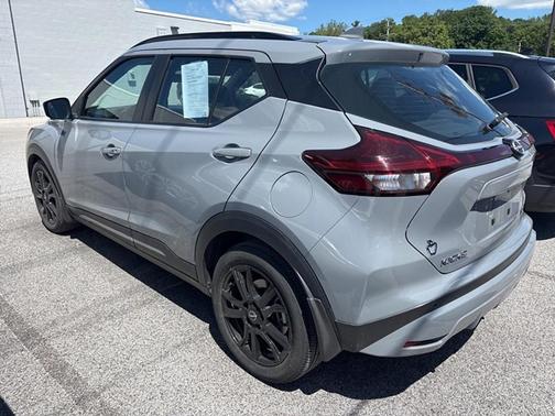 Boulder Gray Pearl 2023 Nissan Kicks SR