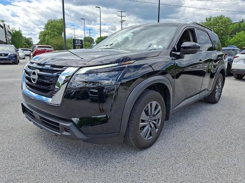 Black 2024 Nissan Pathfinder SV