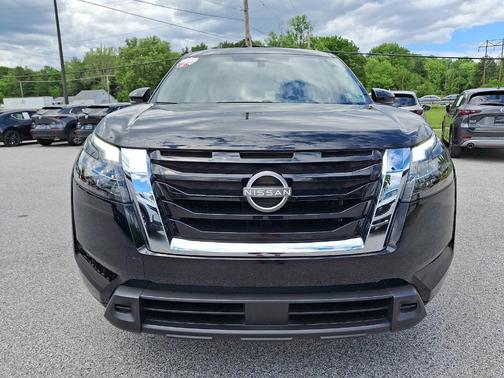 Black 2024 Nissan Pathfinder SV