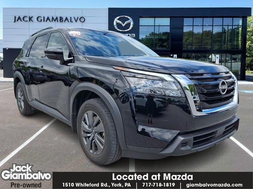 Black 2024 Nissan Pathfinder SV