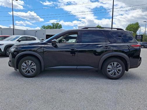 Black 2024 Nissan Pathfinder SV