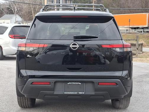 2022 Nissan Pathfinder SV