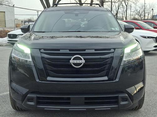 2022 Nissan Pathfinder SV