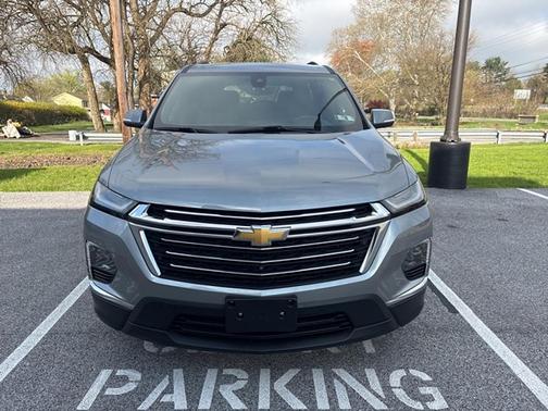 Sterling Gray Metallic 2023 Chevrolet Traverse LT Cloth