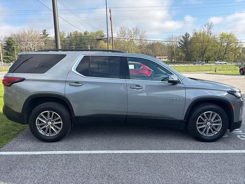 Sterling Gray Metallic 2023 Chevrolet Traverse LT Cloth