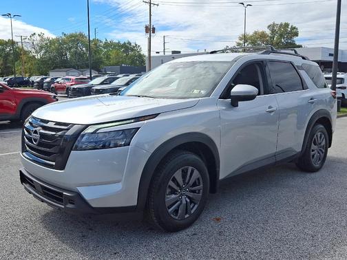 2024 Nissan Pathfinder SV