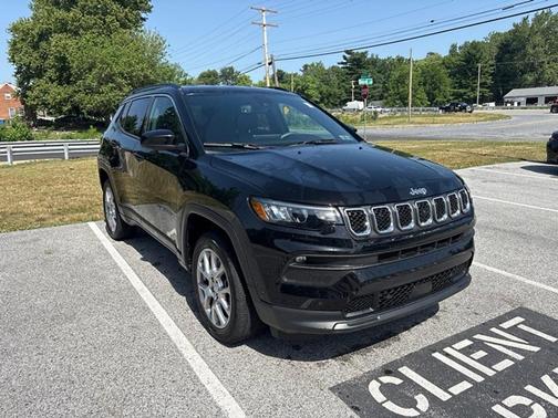 Diamond Black 2023 Jeep Compass Latitude Lux