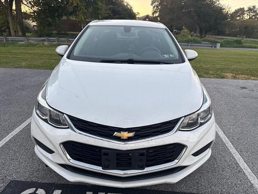 Summit White 2018 Chevrolet Cruze LS