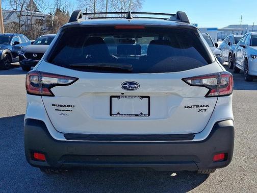 Crystal White Pearl 2025 Subaru Outback Onyx Edition XT