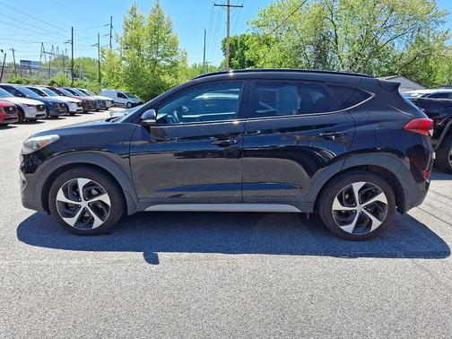 Black Noir Pearl 2018 Hyundai TUCSON Value