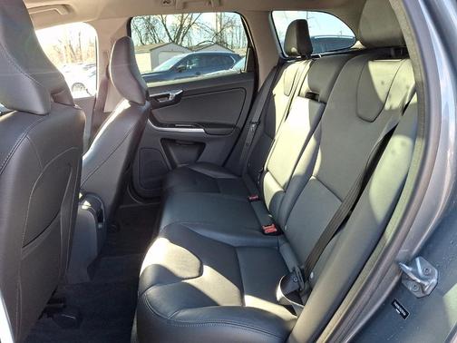 2016 Volvo XC60 T5 Premier