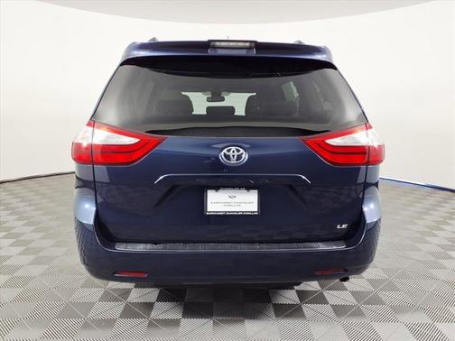 2019 Toyota Sienna LE