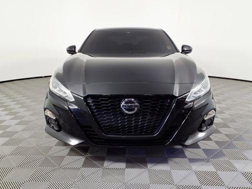 Super Black 2022 Nissan Altima 2.5 SR