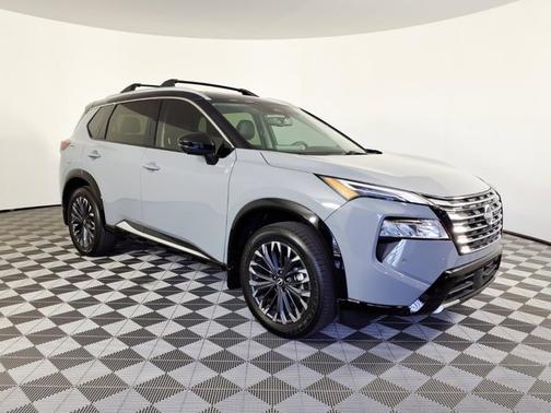 Boulder Gray Pearl/Super Black 2025 Nissan Rogue Platinum