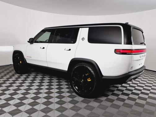 2023 Rivian R1S Adventure