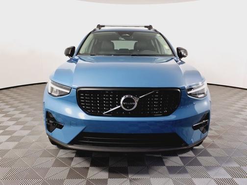 2023 Volvo XC40 Plus Dark Theme