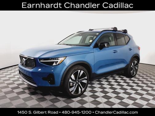 2023 Volvo XC40 Plus Dark Theme