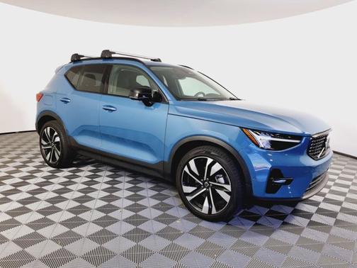 2023 Volvo XC40 Plus Dark Theme