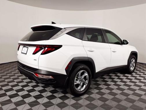 2023 Hyundai TUCSON SE